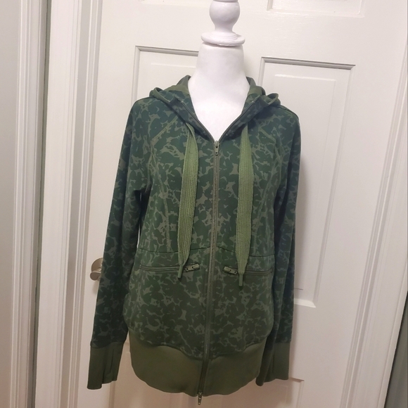 EC CAbi Green Camo Print Marathon Zip Up Jacket Size Medium Style #6030, Casual - Picture 1 of 11